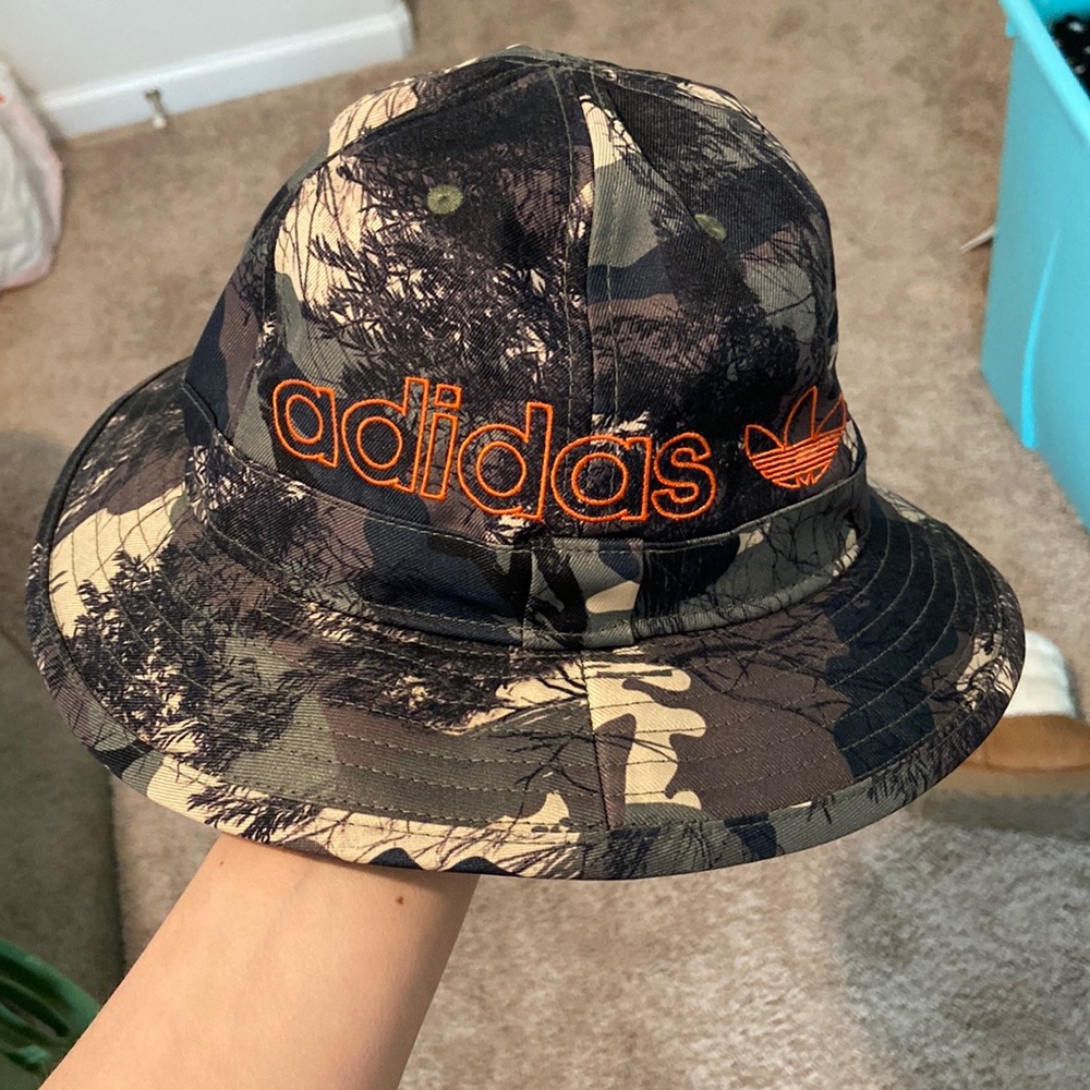 Adidas bucket hat